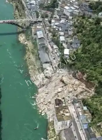 重庆彭水山体深夜崩塌